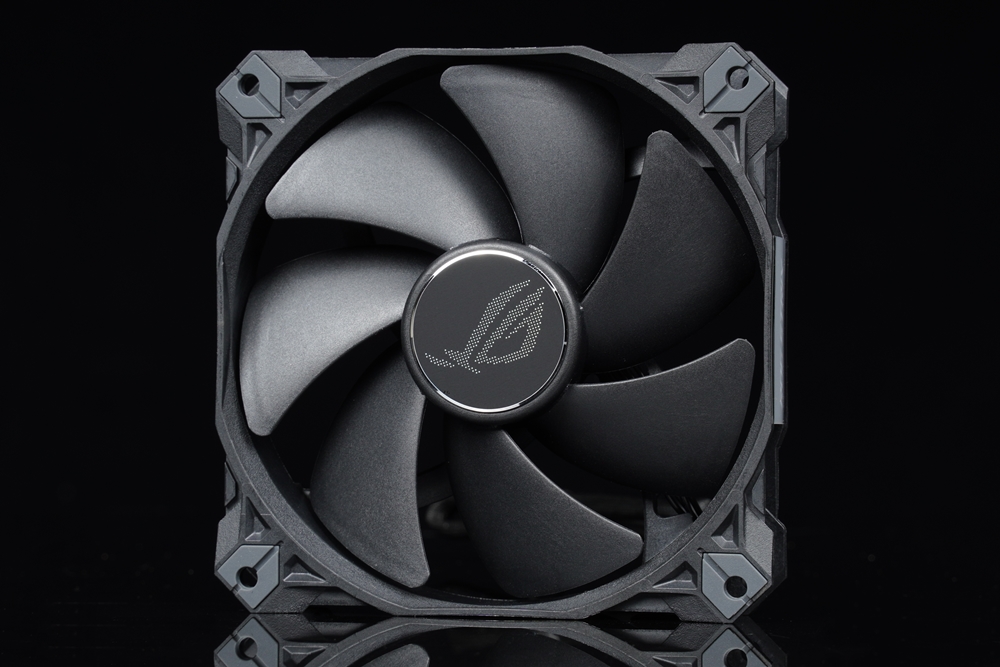 華碩 ROG STRIX XF120 電競風扇